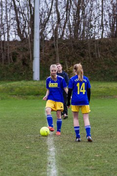 Bild 68 - B-Juniorinnen TSV Gnutz o.W. - SV Henstedt Ulzburg II : Ergebnis: ca. 5:0